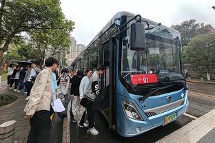 本赛季英超向前传球数排行：赖斯689次第1，罗德里第2&B费第3